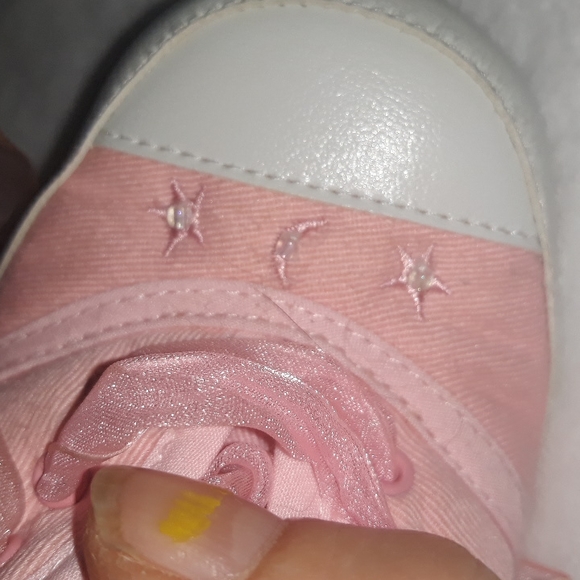 Pink baby sneakers with moon and star beaded accents and fun laces - Picture 4 of 10